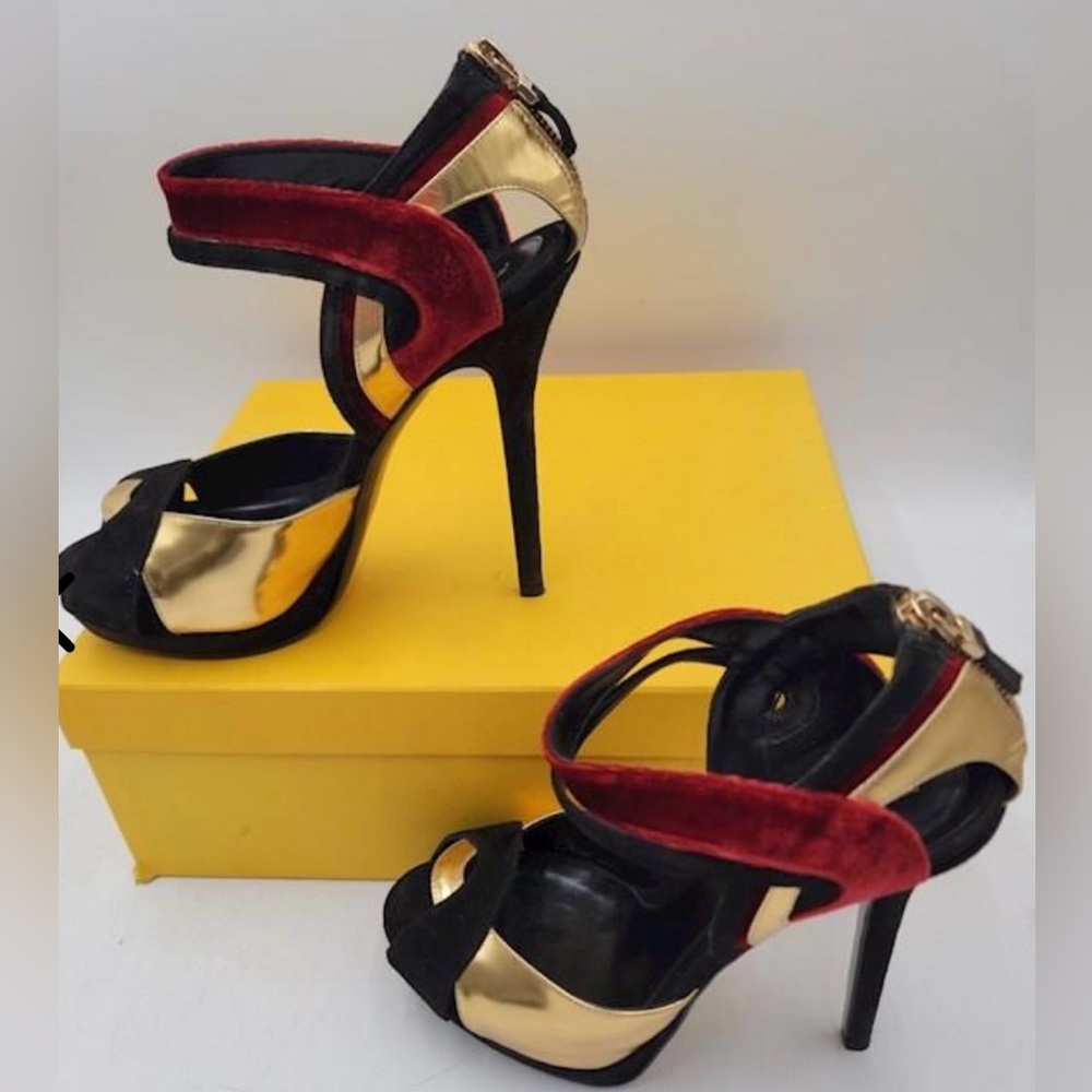 Beautiful high Heels very unique style Fendi
